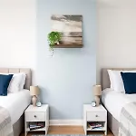 Longstays-4Bedroom-2Bath-6Beds-By Fabaccommodation