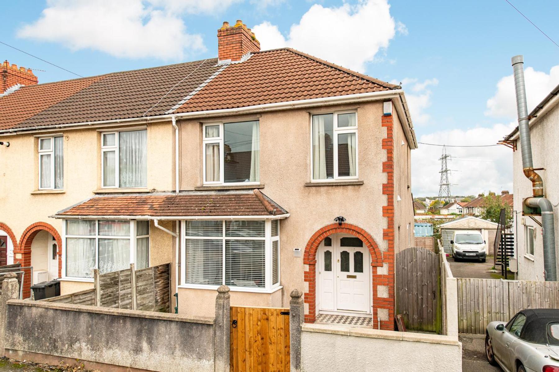 Longstays-4bedroom-2bath-6beds-by Fabaccommodation Holiday home *