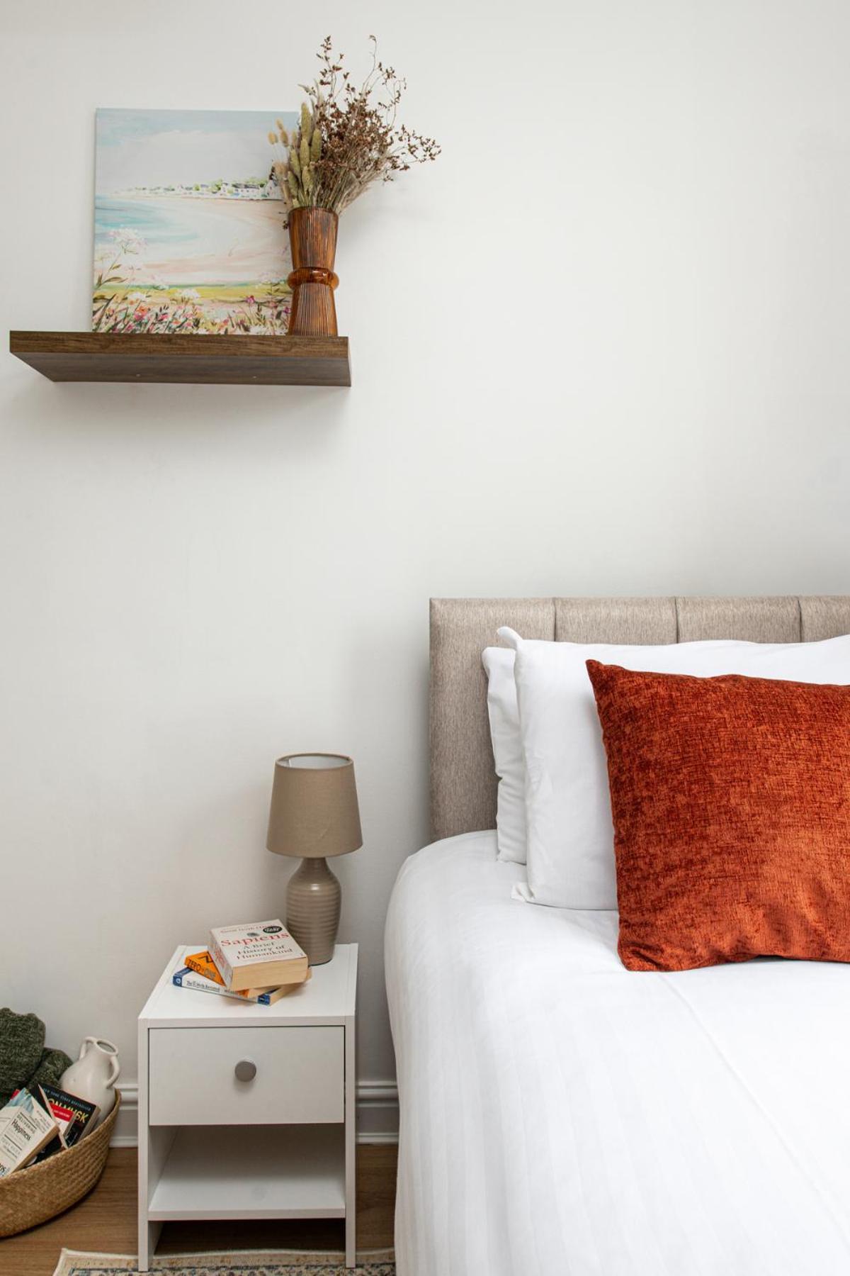 Longstays-4bedroom-2bath-6beds-by Fabaccommodation * Bristol